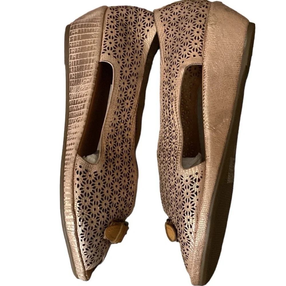 Kenneth Cole Gentle Souls Lanner NWT leather rose gold peep toe sandals  9.5